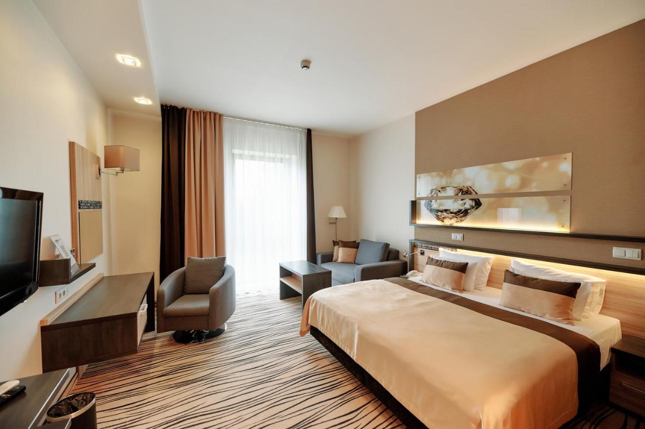 Blue Diamond Hotel Active Spa Trzebownisko Eksteriør billede