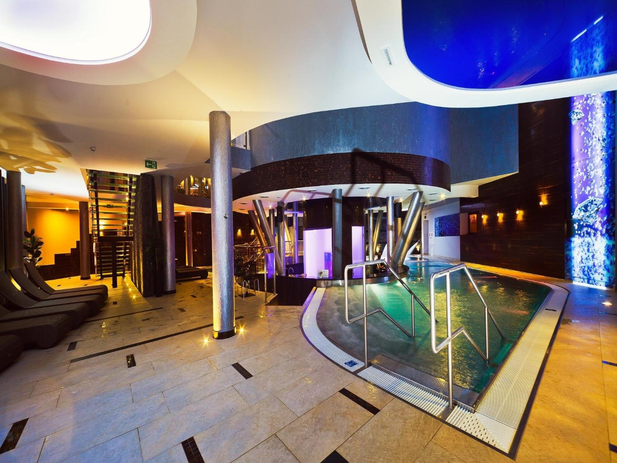 Blue Diamond Hotel Active Spa Trzebownisko Eksteriør billede