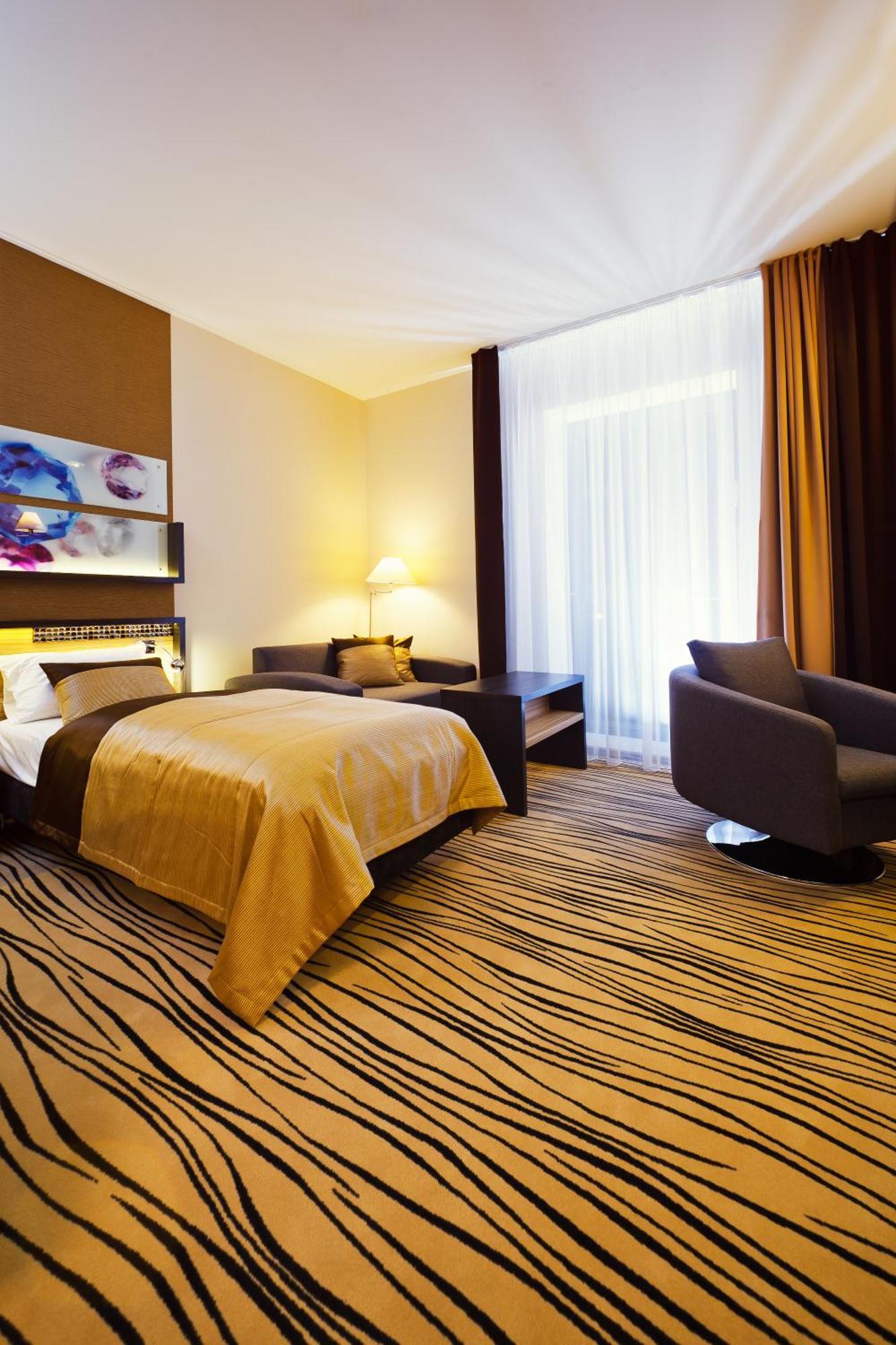 Blue Diamond Hotel Active Spa Trzebownisko Eksteriør billede