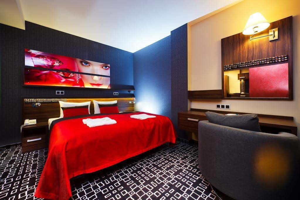 Blue Diamond Hotel Active Spa Trzebownisko Eksteriør billede